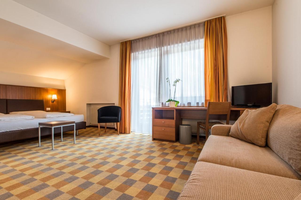 קמפו טורס Hotel Tubris מראה חיצוני תמונה